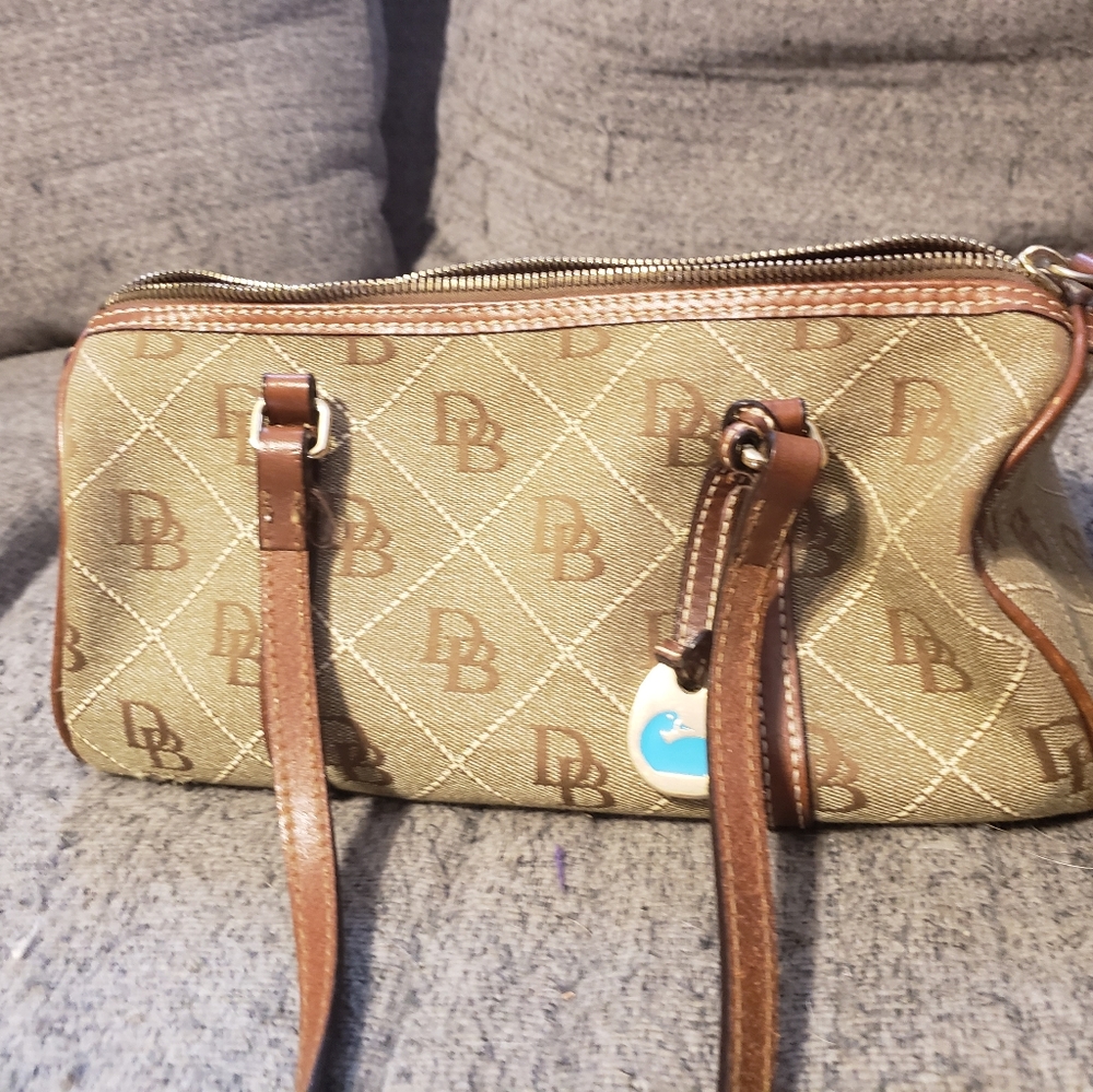 Dooney &Bourke Satchel purse